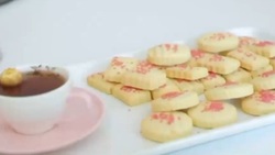 آموزش روش تهیه دسر توت فرنگی خانگی + فیلم