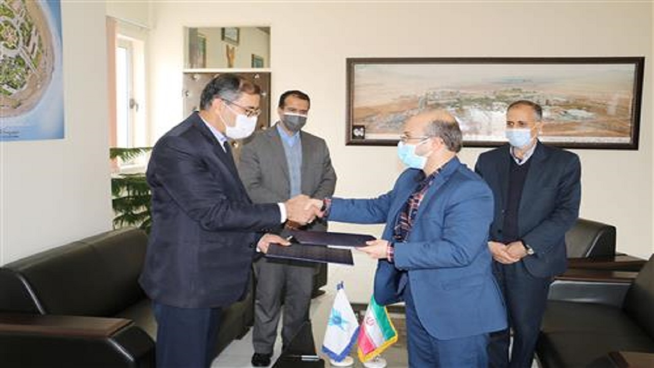 امضای تفاهم نامه بین دانشگاه آزاد و بسیج اساتید چهارمحال و بختیاری