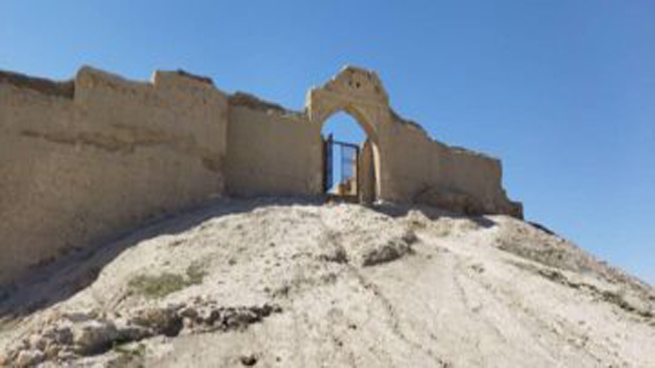 برج کیانی لارستان دروازه چهار شهر