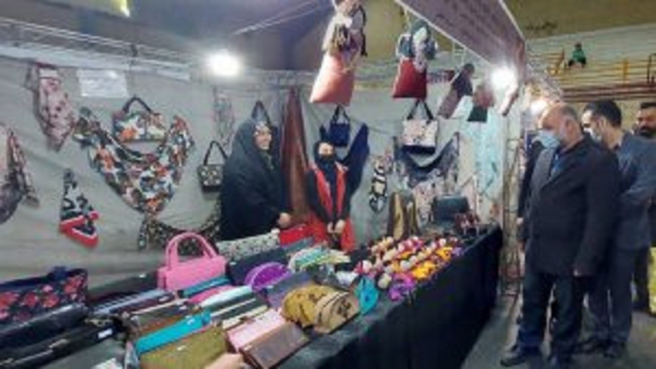 افتتاح نمایشگاه صنایع‌دستی، سوغات و جشنواره اقوام ایرانی در آبیک