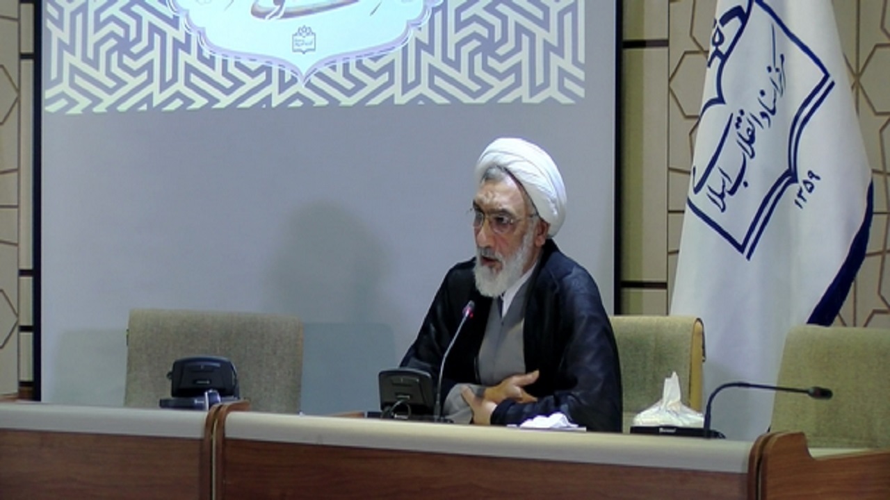 رونمایی از کتاب خفتگان آستان علوی در قم