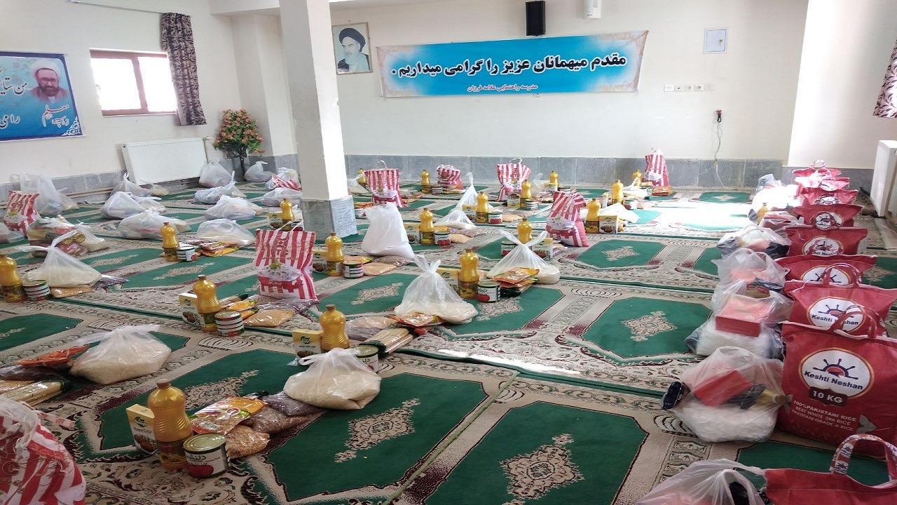 توزیع ۱۰۰ بسته غذایی بین نیازمندان