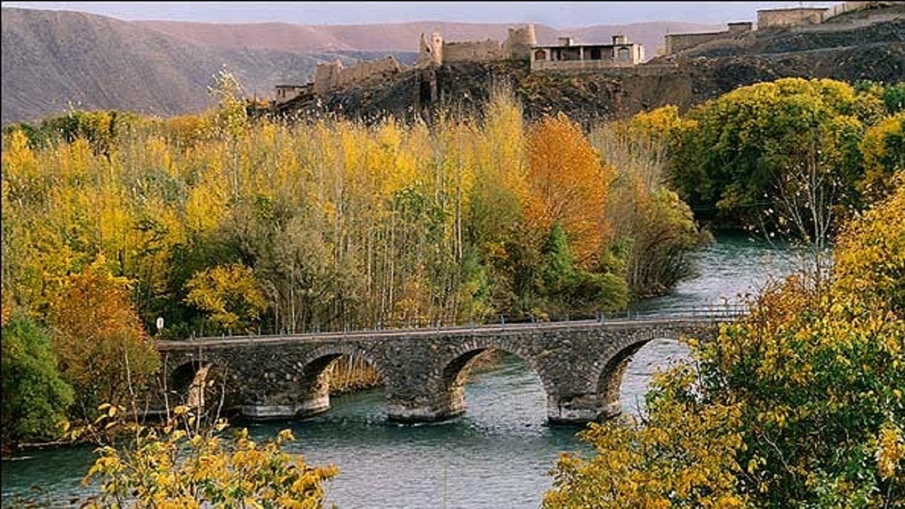 پل سنگی هوره با تیرکهای چوبی پل سنگی هوره با تیرکهای چوبی