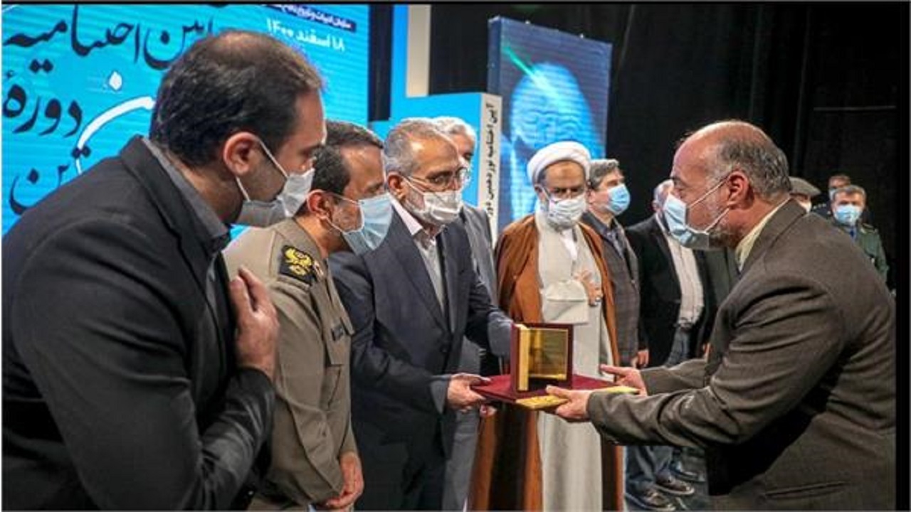 یک گیلانی فعال‌ترین نویسنده حوزه دفاع مقدس در کشور شناخته شد