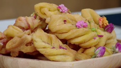 طرز تهیه شيرينی كرامبل نارگيلی + فیلم
