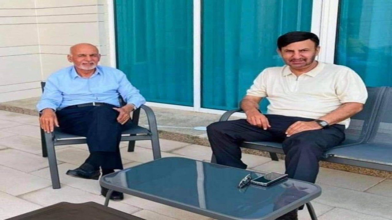 حامد کرزی و اطرافیانش افغانستان را فروخته بودند