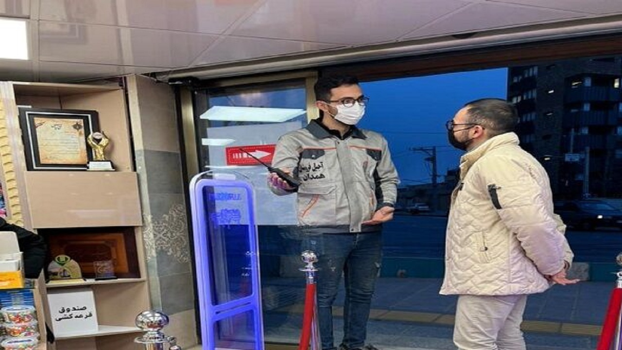 آجیل فروشان همدان لباس متحدالشکل می‌پوشند