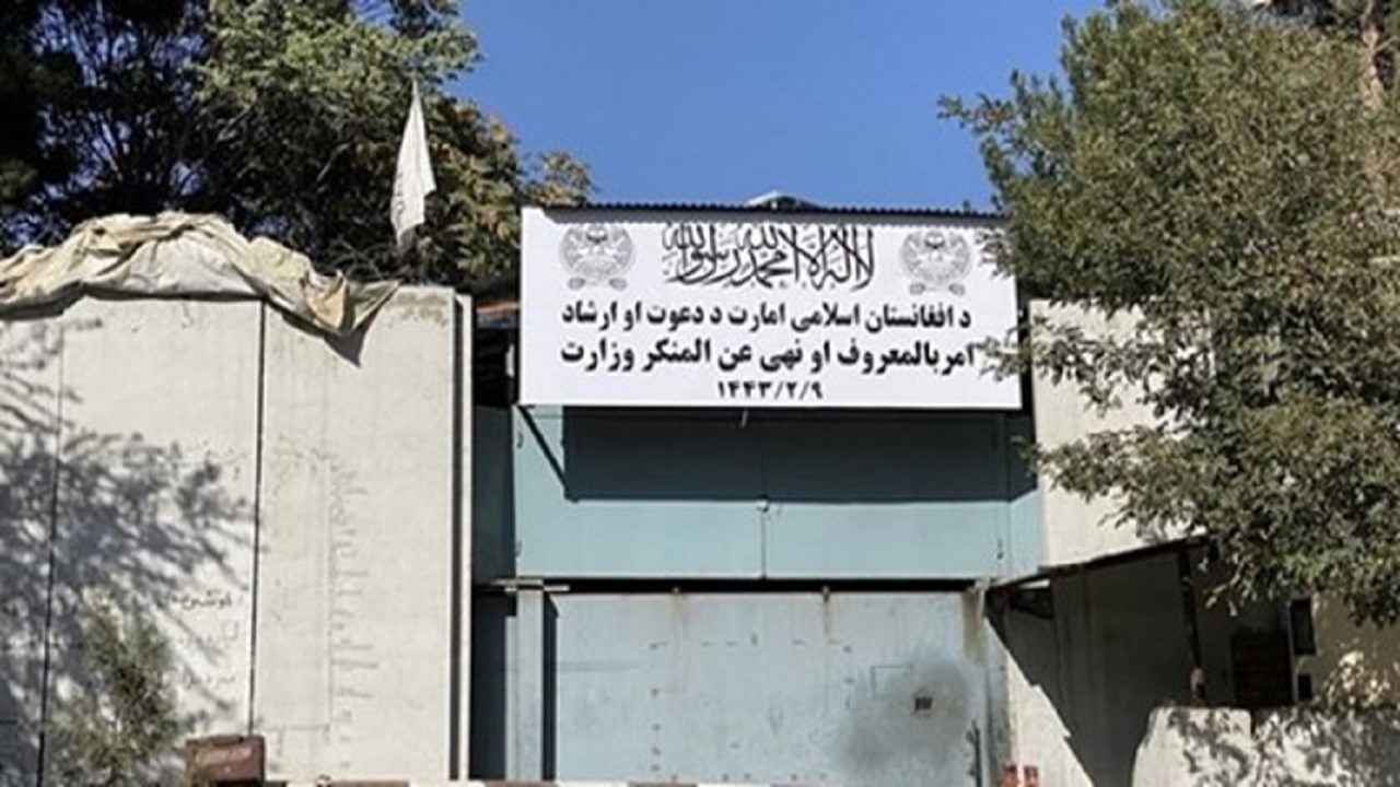 طالبان از لباس مخصوص ماموران امر به معروف خود رونمایی کرد + عکس