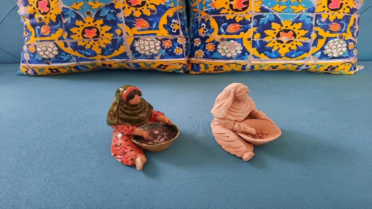 گِلی بی جان که با دستان دو خواهر جان می‌گیرد