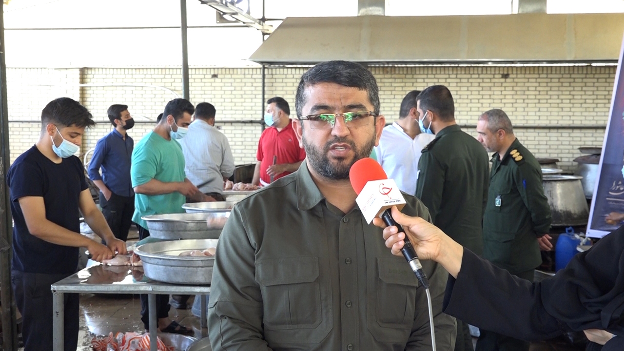 پخت و توزیع غذای نذری در شیراز