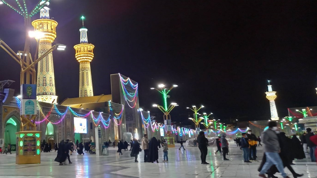 حرم مطهر رضوی در شب نیمه شعبان غرق نور است+ عکس