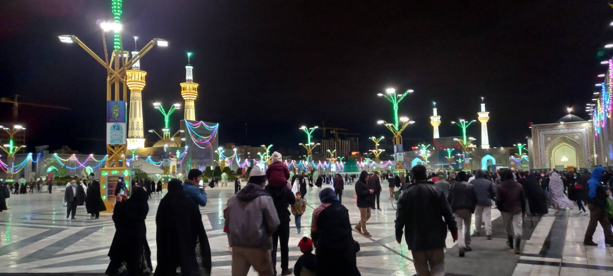 حرم مطهر رضوی در شب نیمه شعبان غرق نور است+ عکس
