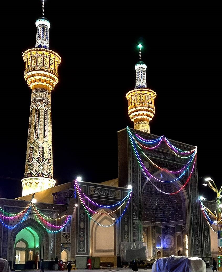 حرم مطهر رضوی در شب نیمه شعبان غرق نور است+ عکس