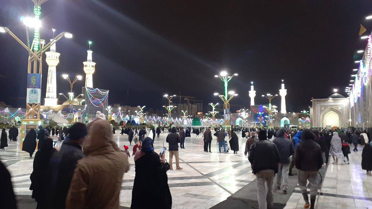 حرم مطهر رضوی در شب نیمه شعبان غرق نور است+ عکس