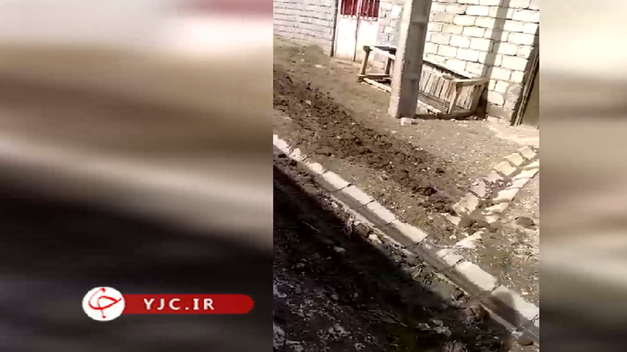 وضعیت  اسفناک یکی از کوچه‌های روستای بیگ کندی رود از توابع شهرستان هشترود+فیلم