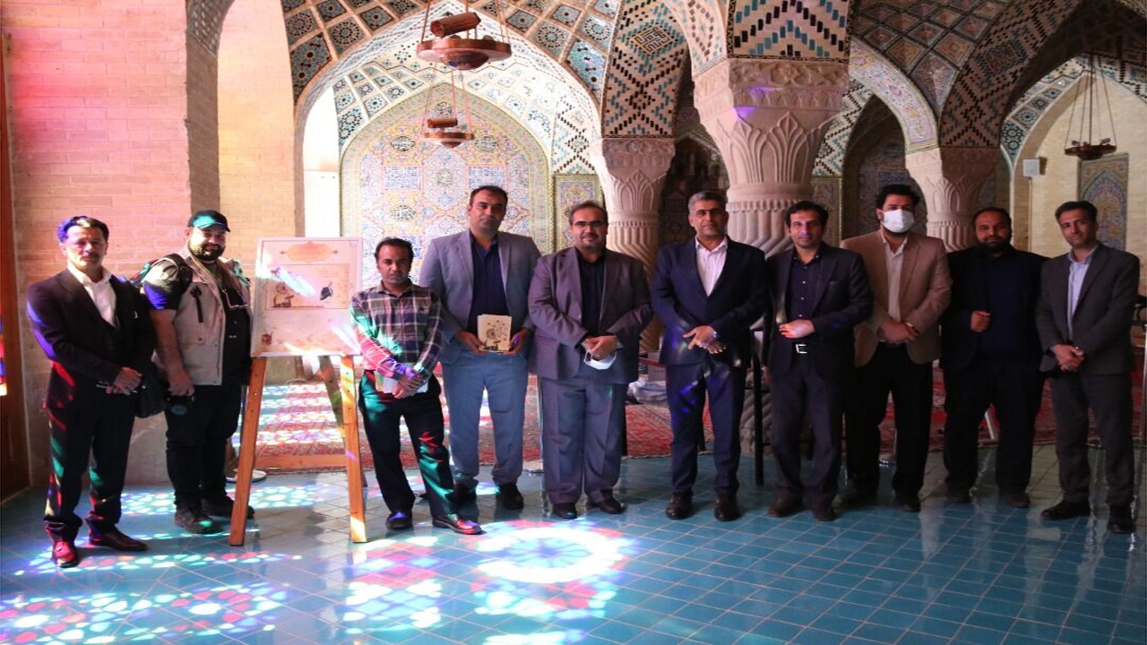 رونمایی از مجموعه شعر و خوشنویسی «آرزوها» در شیراز