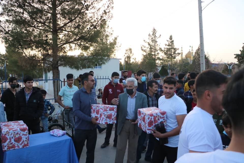 برگزاری مسابقات طناب کشی در ده زیار کرمان