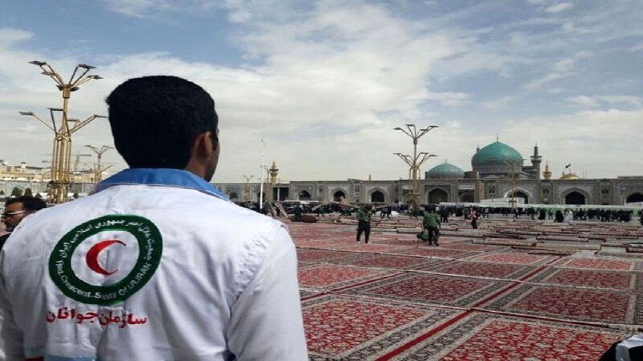 آماده باش ۱۲۰ نیروی هلال احمر همزمان با تحویل سال نو در اطراف حرم امام رضا(ع)