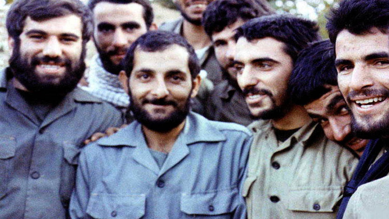 شهید باکری به خاطر کدام شهدا عقب نشینی نکرد؟
