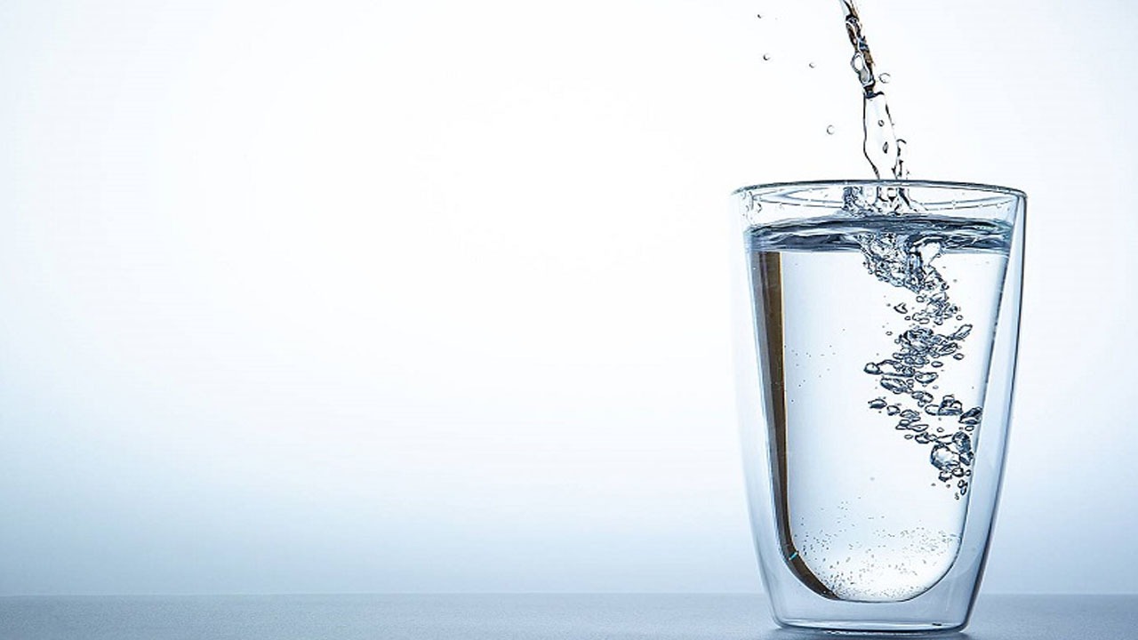 آداب نوشیدن آب در طب سنتی