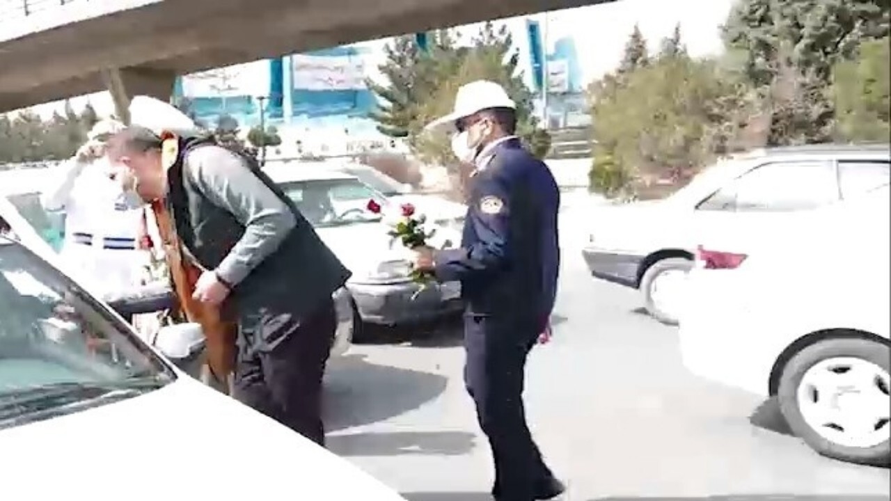 استقبال پلیس اصفهان از مهمانان نوروزی