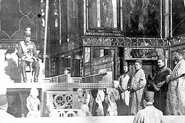 سقوط قاجار پوسیده و ظهور پهلوی منحوس