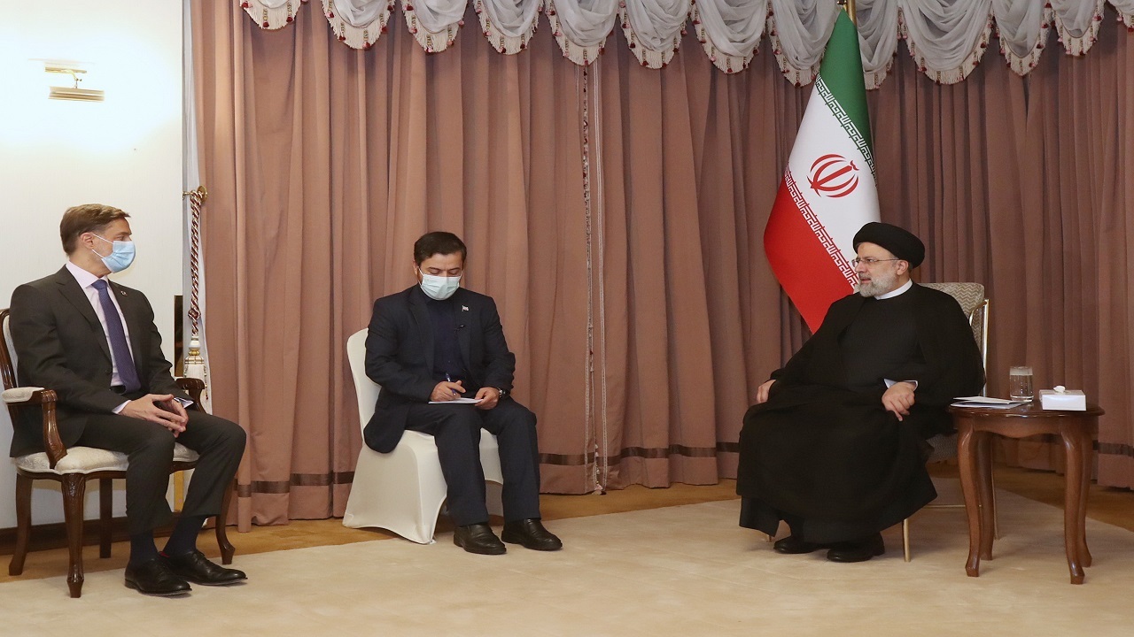 رئیسی: توافقات میان ایران و ونزوئلا سریع‌تر عملیاتی شود