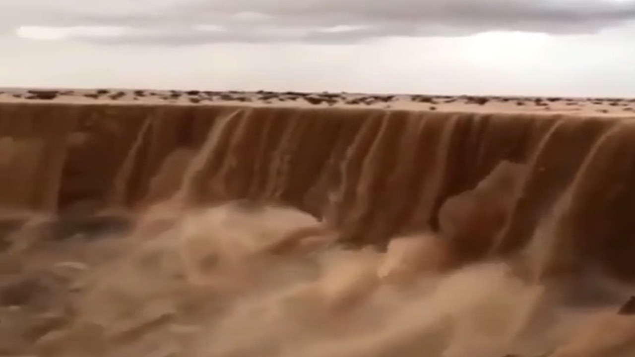 آبشار شن در عربستان + فیلم