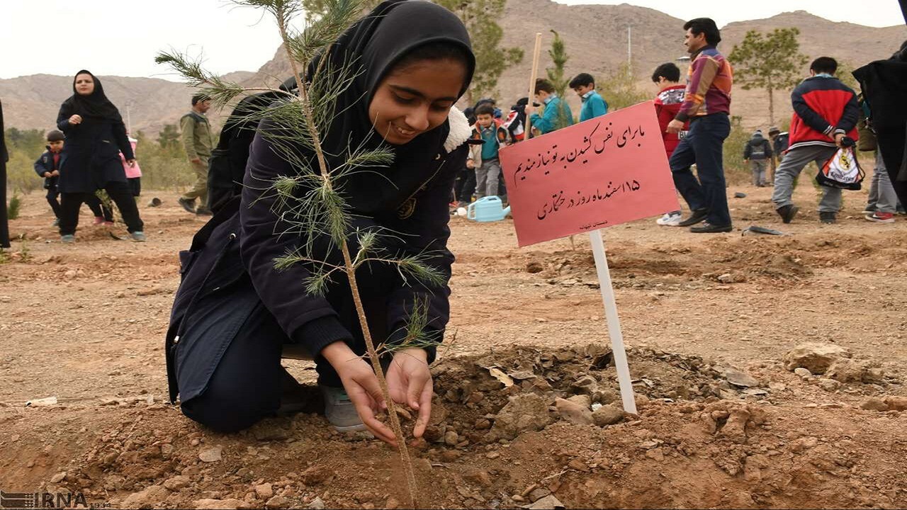 دانش‌آموزان همدانی در طرح «کودک و همیار طبیعت» شرکت کردند