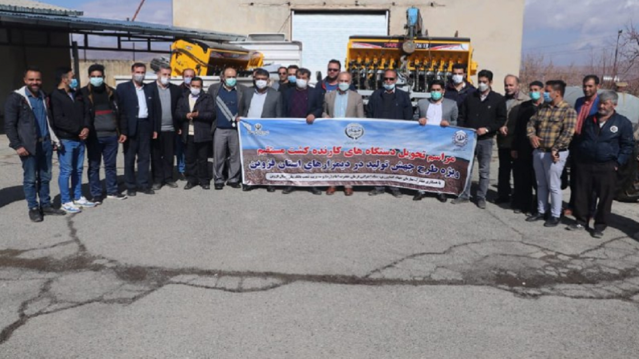 تحویل ۶ دستگاه کارنده کشت مستقیم دیم به کشاورزان آوجی