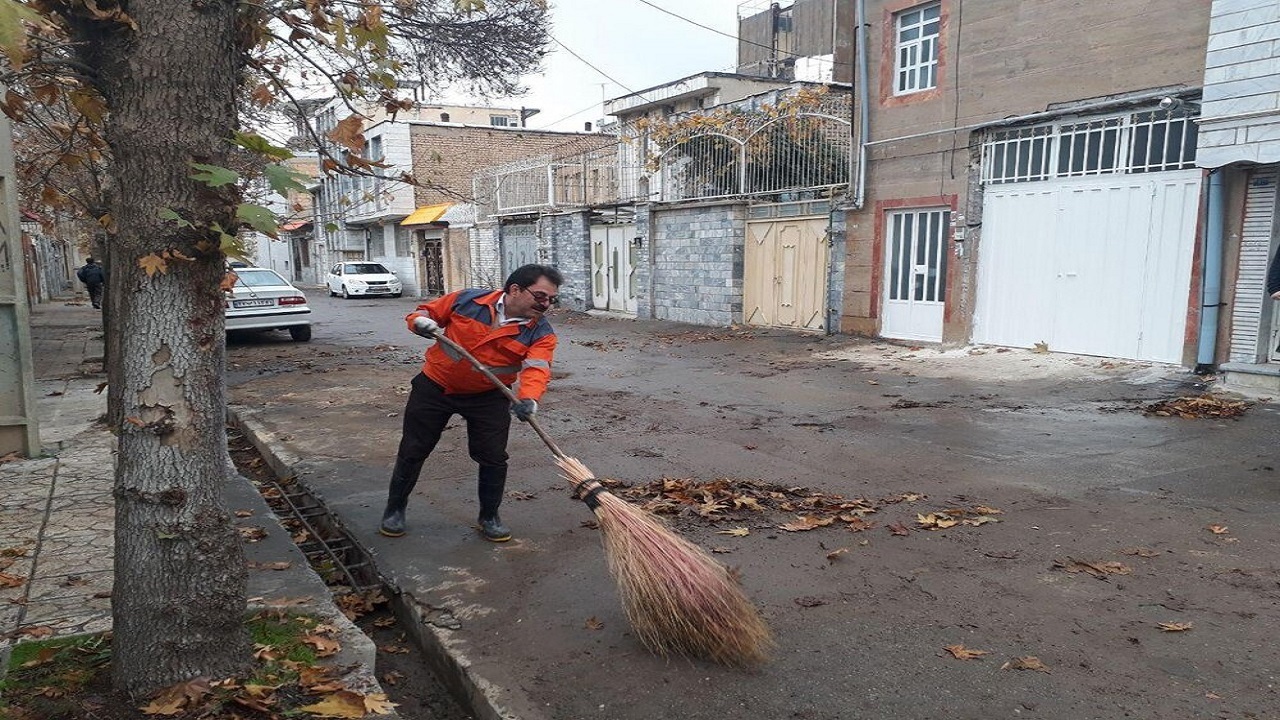 سرقت جارو رفتگر توسط خودرو مدل بالا + فیلم