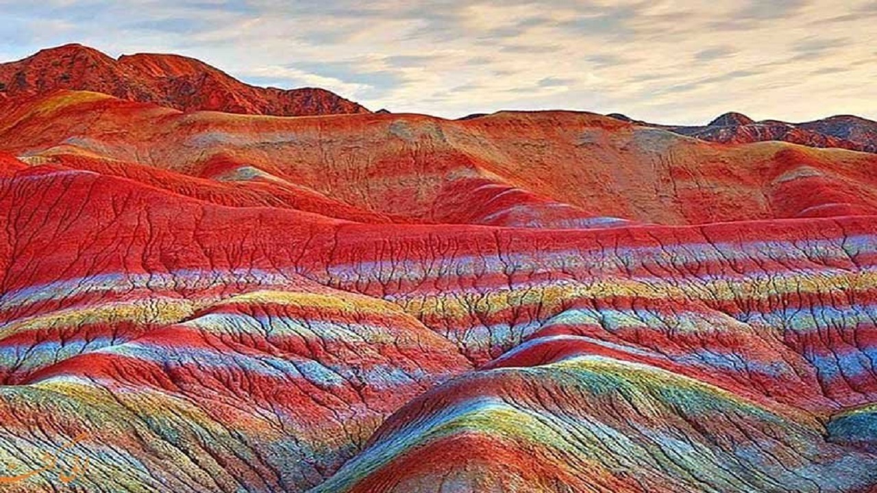 رنگین‌کمانی از جنس خاک + فیلم
