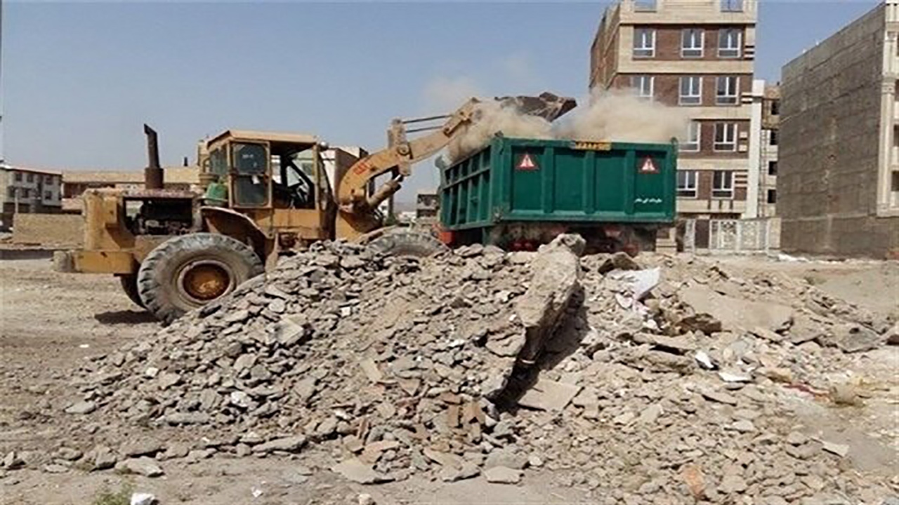 شهر کرمان با نخاله های ساختمانی زشت شده است