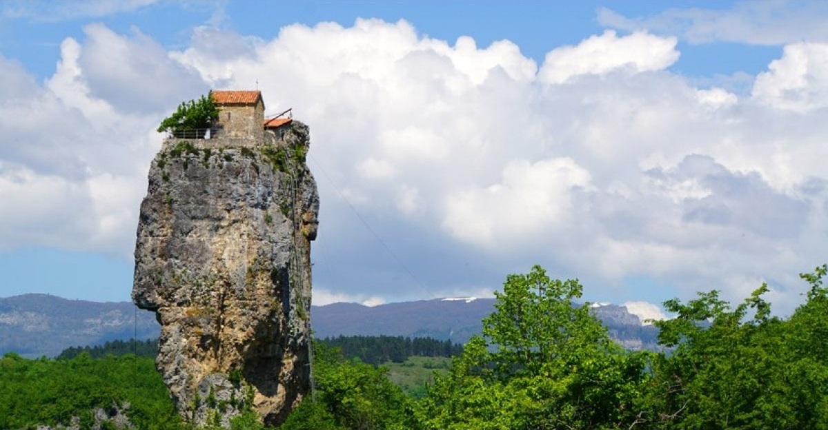 کلیسای Katskhi Pillar