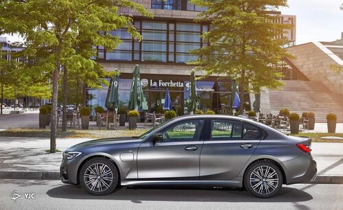 بی ام و 3-Series 2022