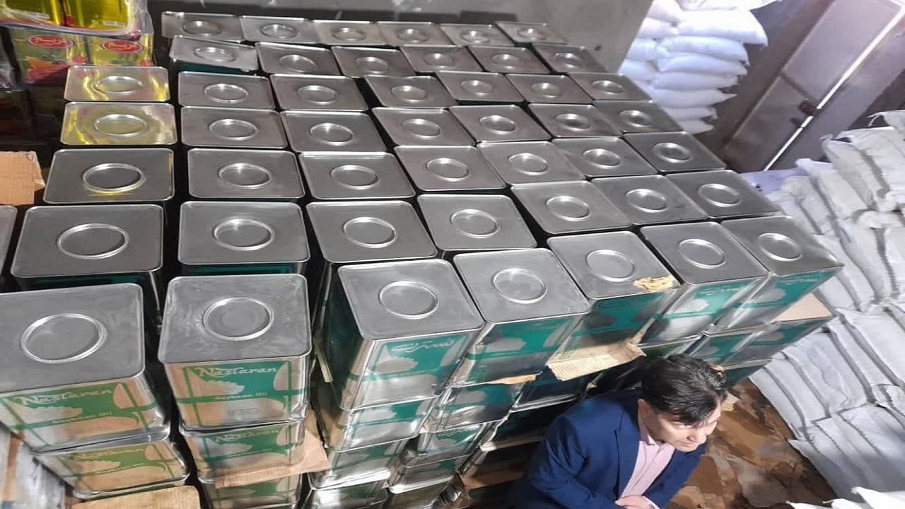 کشف احتکار بیش از ۴ تن روغن نباتی در قم