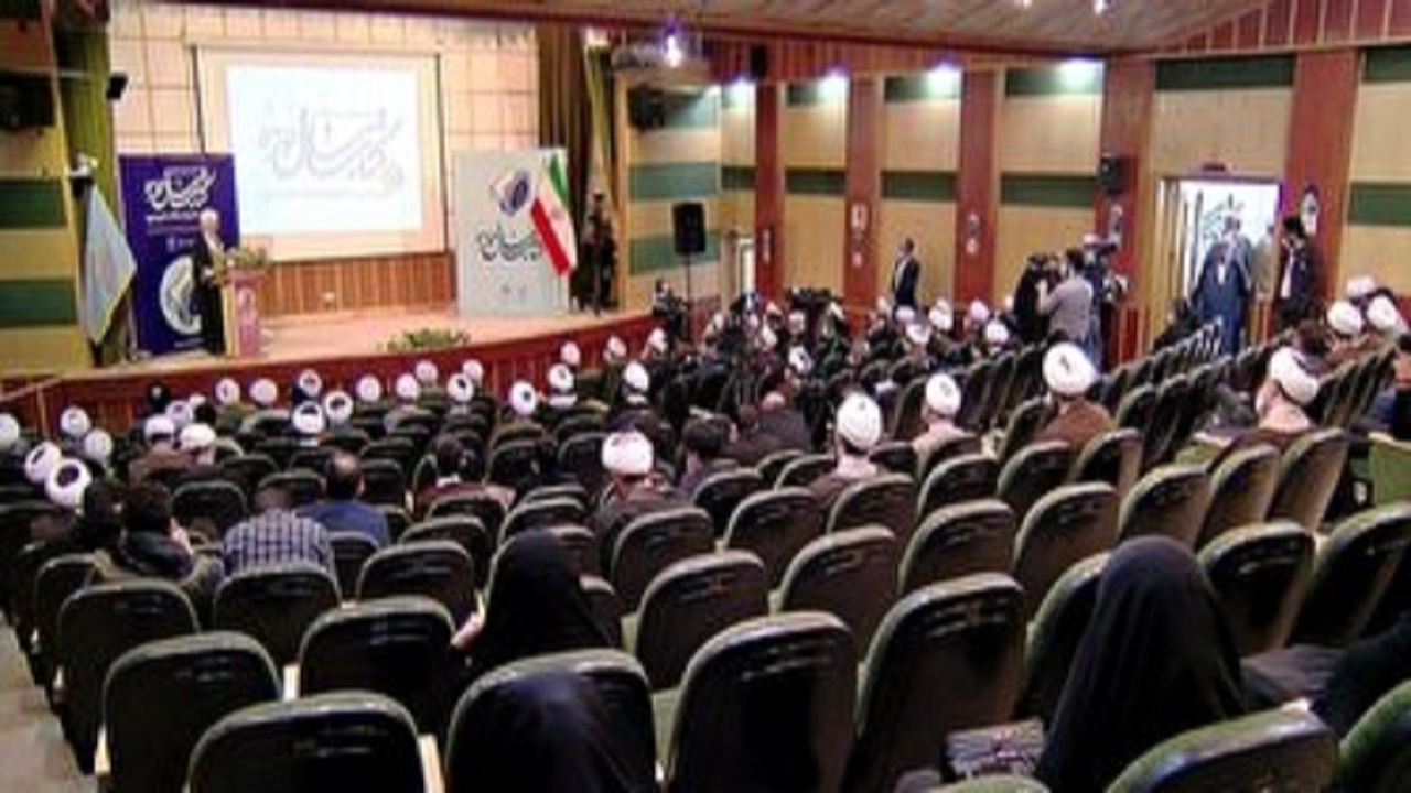 تجلیل از شخصیت علمی آیت‌ الله نوری همدانی در همایش کتاب سال حوزه