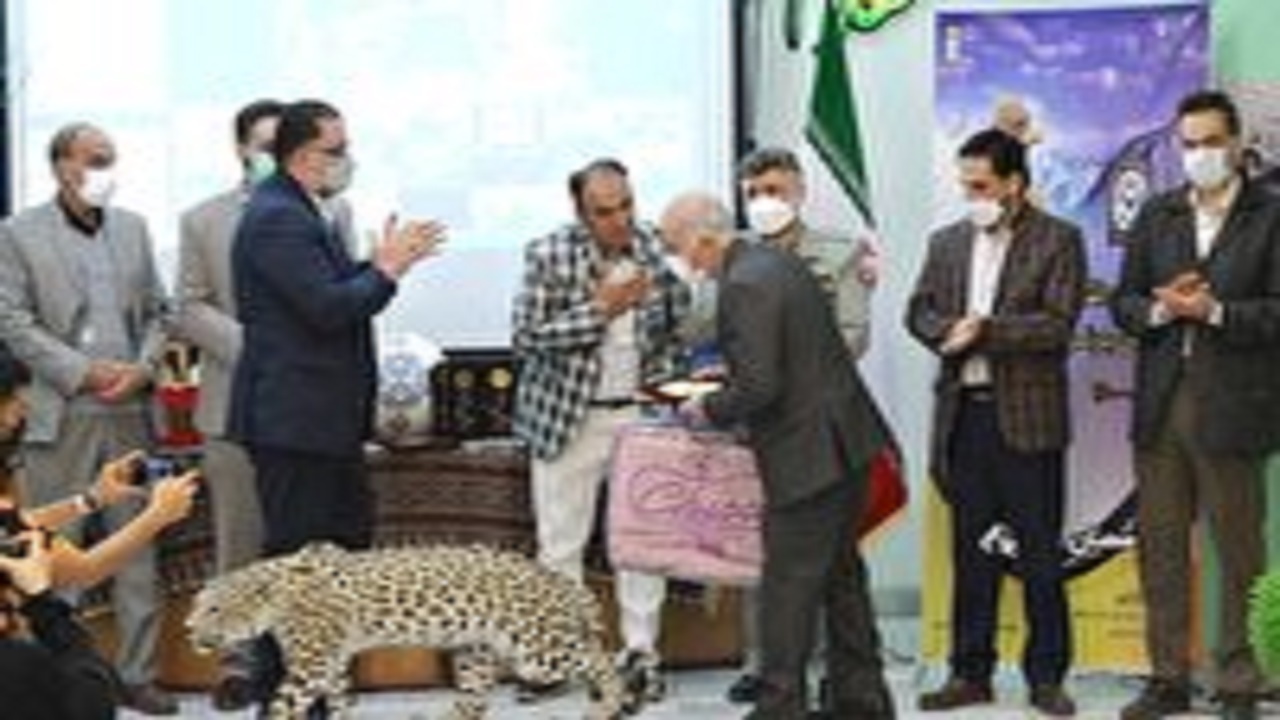 تجلیل از مربیان و پیشکسوتان فوتبال دراستان سمنان