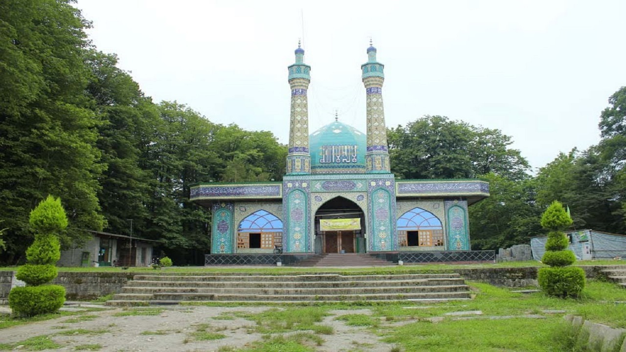 نمایی از امامزاده عبدالوافی (ع) در دل جنگل‌های کلارآباد + تصاویر