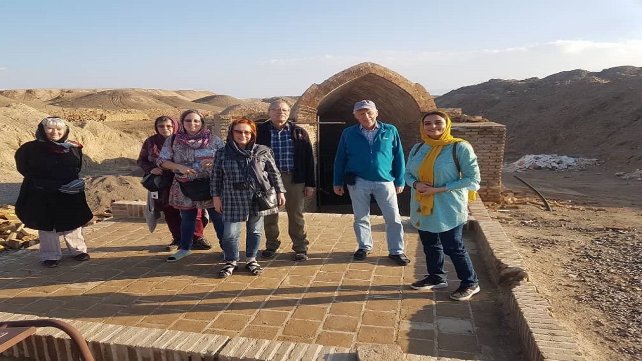 بازدید گردشگران آلمانی از جاذبه‌های تاریخی گناباد