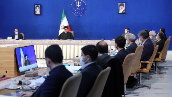 رئیسی: مشکل بیمه زنان سرپرست خانوار و افراد بی‌بضاعت فورا حل شود