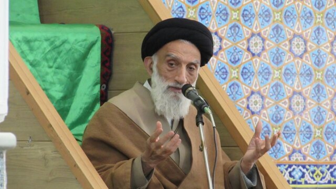 مسئولان نباید بر سر راه مردم سنگ اندازی کنند