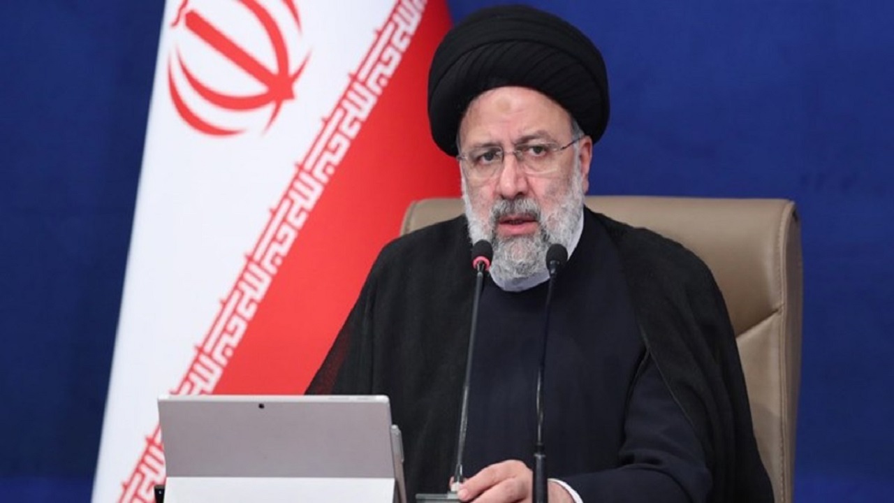 از ظرفیت نهاد‌های مردمی همچون بسیج برای رفع فقر استفاده شود