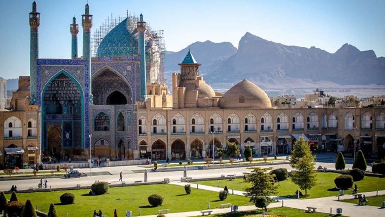 ساماندهی تردد خودروها و موتورسیکلت‌ها در میدان امام( ره) اصفهان