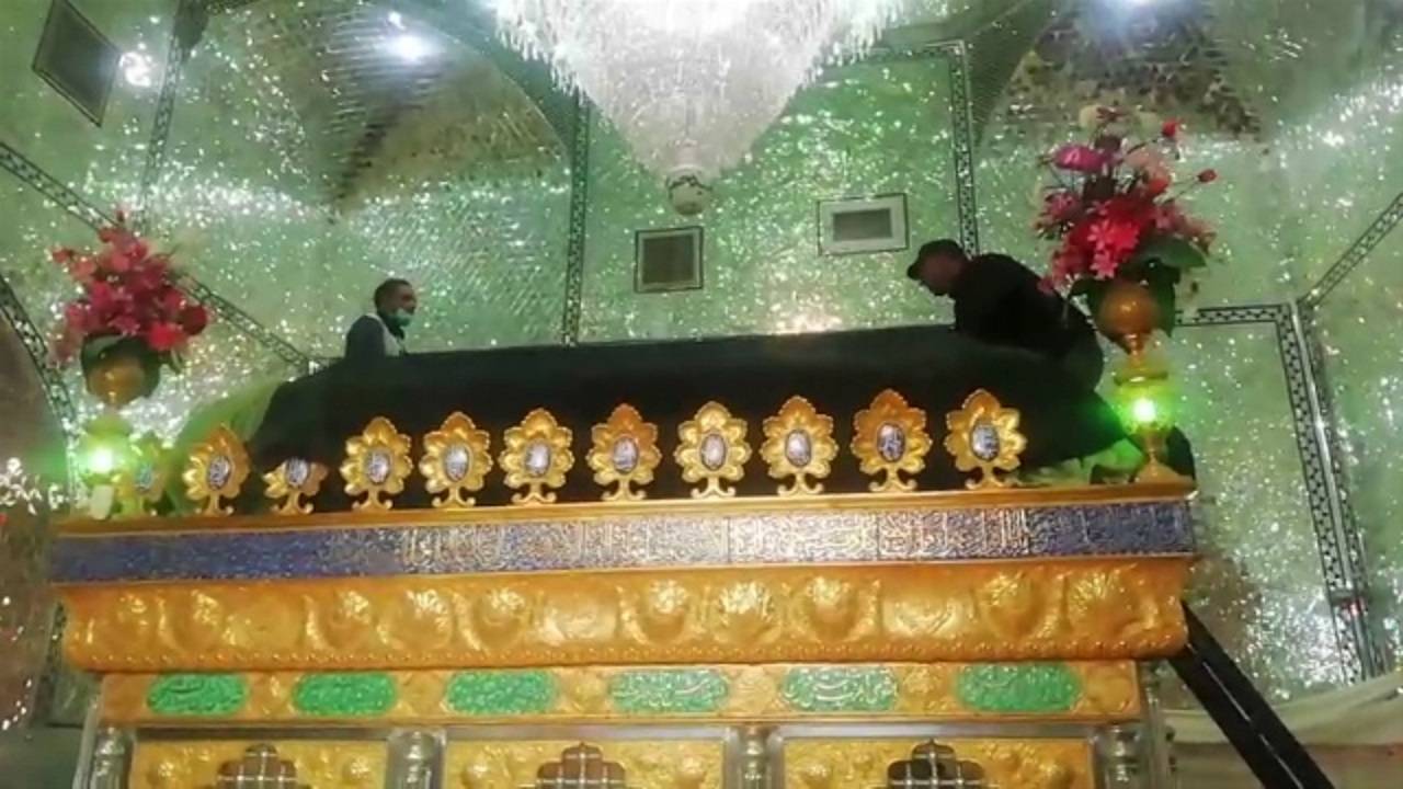 آئین سیاه پوش شدن امامزاده سید حمزه در شب شهادت امام موسی الکاظم + فیلم