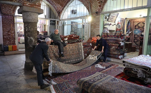 تلالو زیبایی&zwnj;ها در بازار فرش اردبیل/ نقش و نگار فرش&zwnj;ها با ما سخن می&zwnj;گویند
