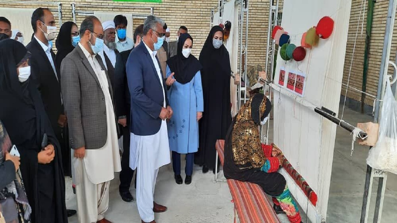 ۲ کارگاه قالیبافی در بخش مرکزی بمپور راه‌اندازی شد