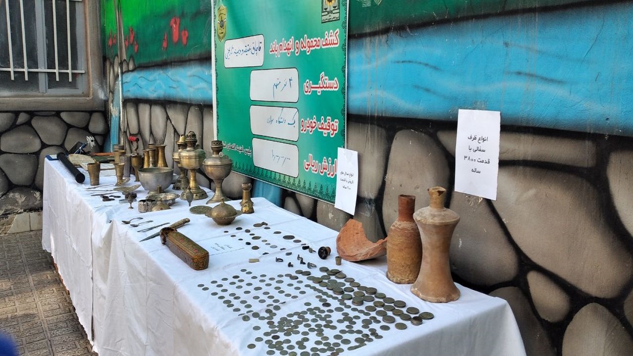 کشف ۲۹۰ قطعه عتیقه قاچاق در درمیان