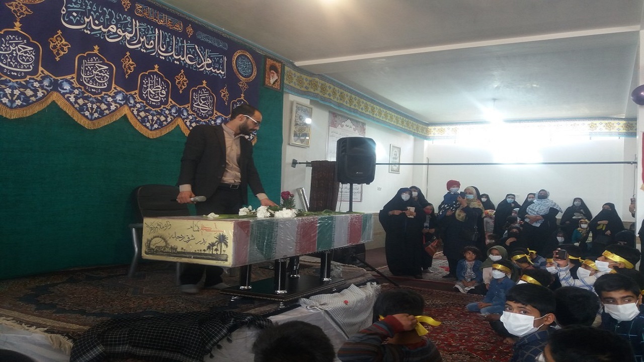 جشن تکلیف پسران روستای الله آباد کرمان در محضر شهید گمنام