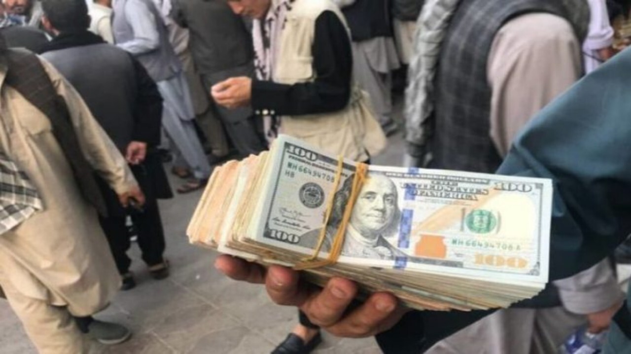 بانک مرکزی ۱۲ میلیون دالر را وارد بازار می کند